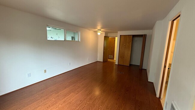 Building Photo - Charming 3-Bed 2bath Single-Level Home in ...