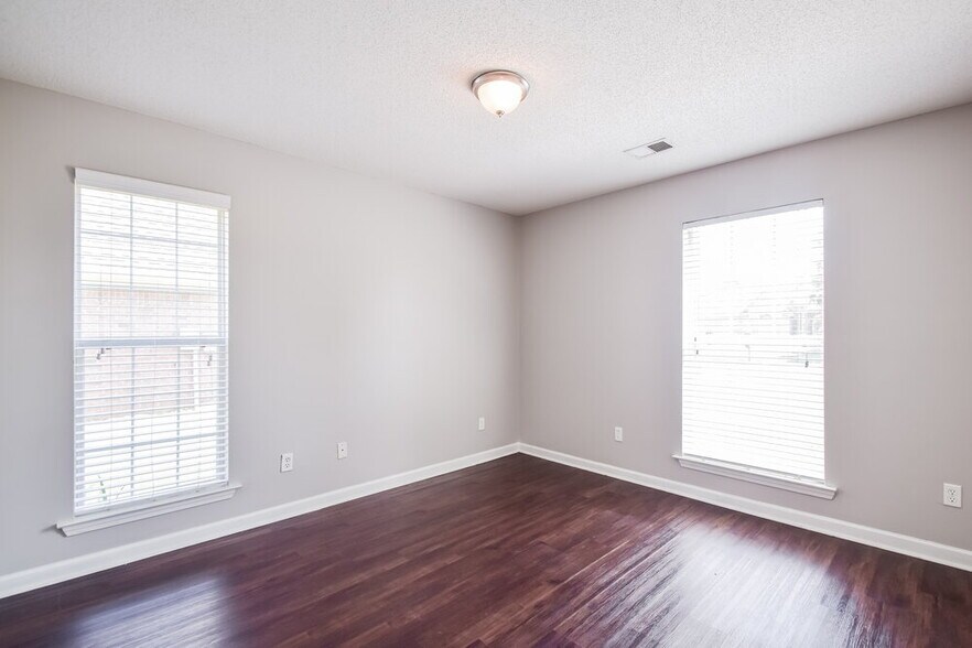 Building Photo - 6379 Sandbourne E