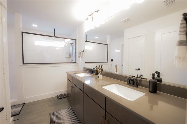 Building Photo - 7557 Donnelly Ave