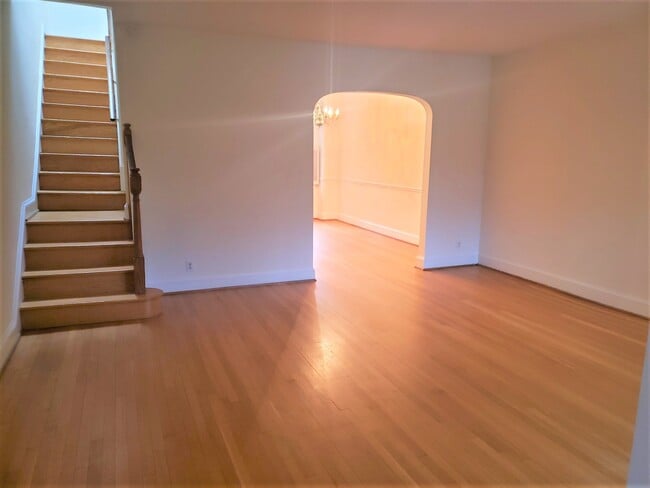Building Photo - 3829 Calvert St NW