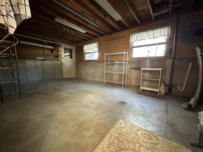 Building Photo - 4732 Windmill Rd