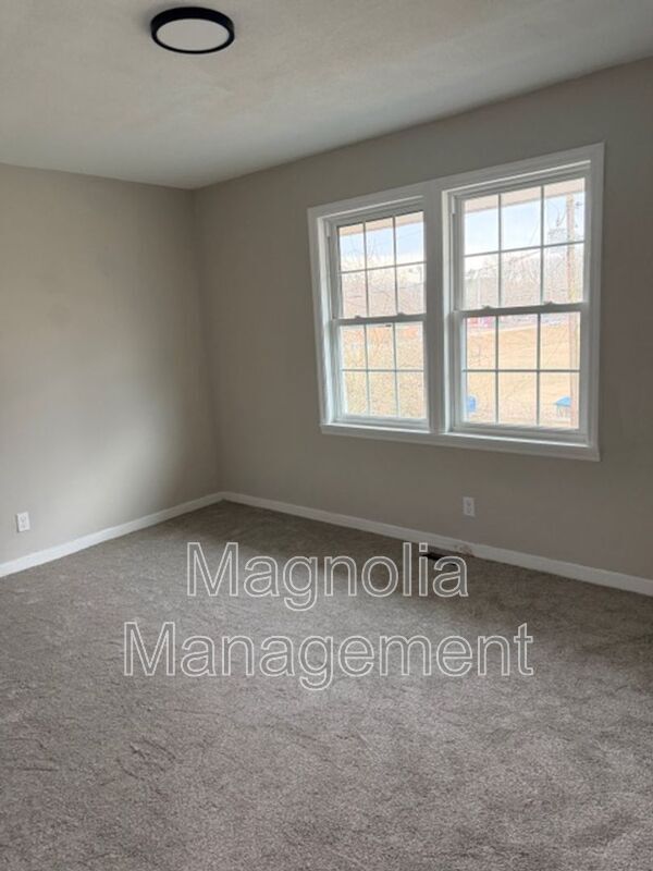 Building Photo - 226 Oak St