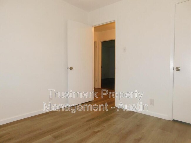 Building Photo - 11908 Broad Oaks Dr