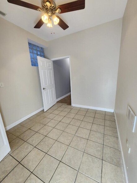 Building Photo - 1451 N Hamlin Ave