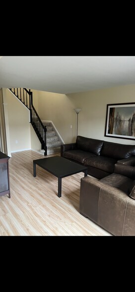 Building Photo - 3079 Ailsa Craig Dr