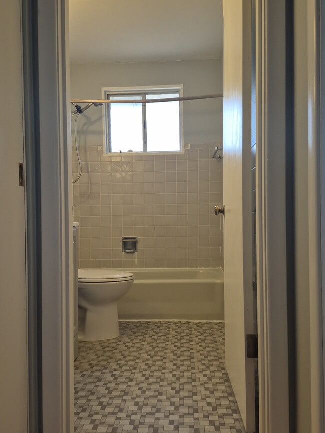 Building Photo - 9352 Bellefontaine Rd