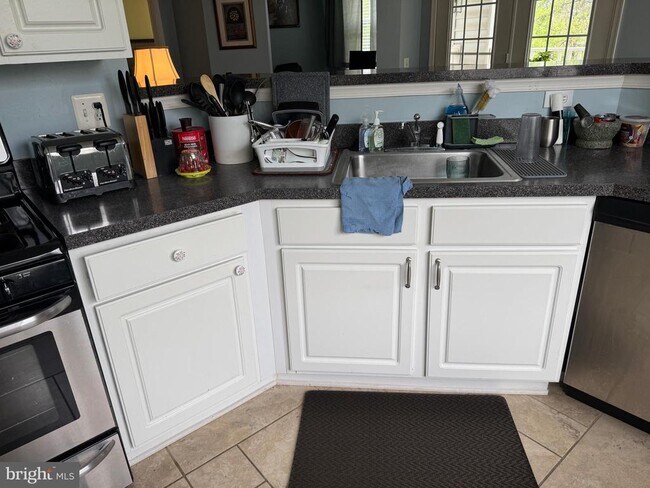 Building Photo - 2604 Chapel Lake Dr