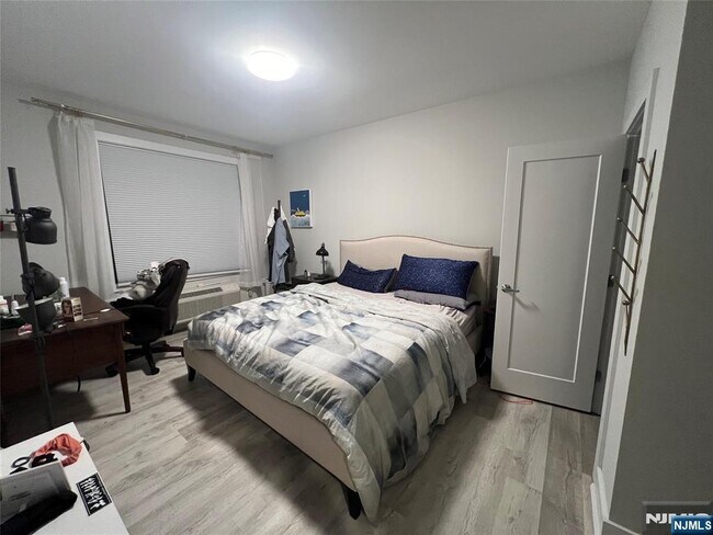 Building Photo - 237 Lincoln Ave