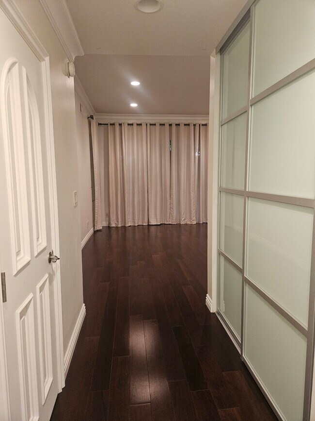 Building Photo - 1880 VETERAN Ave