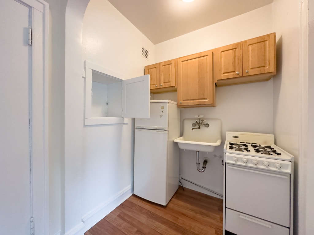 Building Photo - 2536 N Sawyer Ave