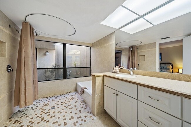 Building Photo - 1605 S US Hwy 1