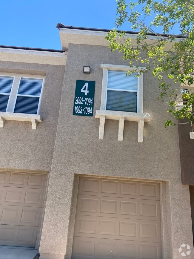 Building Photo - Beautiful 2 bedroom Summerlin Condo