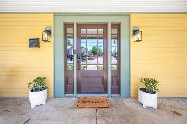 Building Photo - 500 W Rosemary St