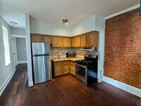 Building Photo - 609 N 11th St