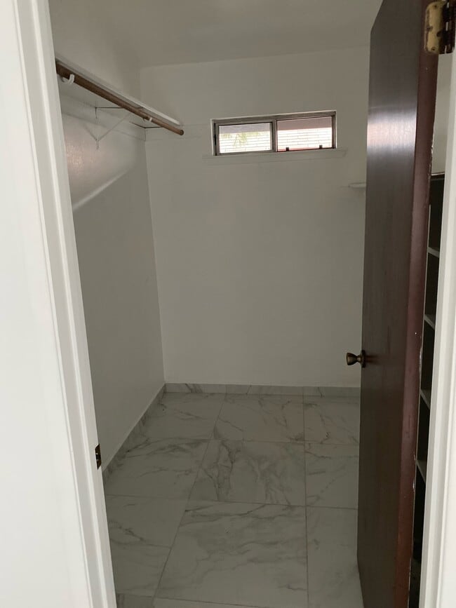 Building Photo - 1030 Kaweah St