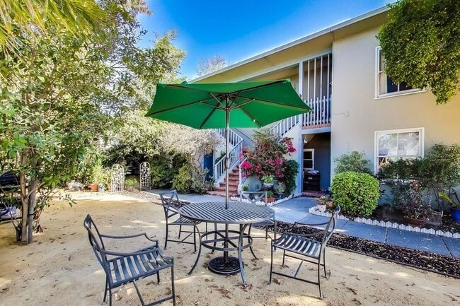 Building Photo - 1213 University Ave