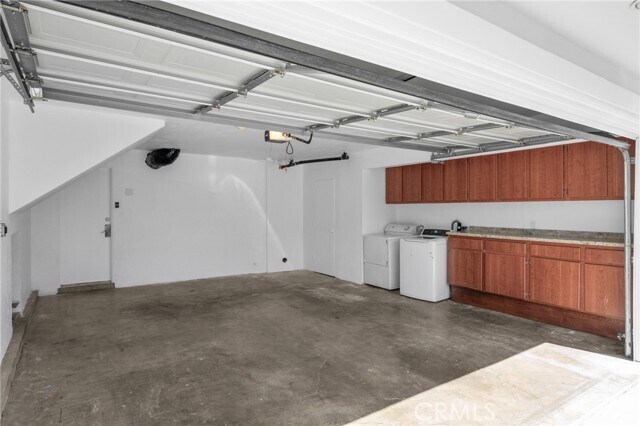Building Photo - 648 Loma Dr