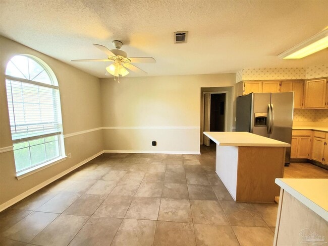 Building Photo - 9000 Bluebay Ln