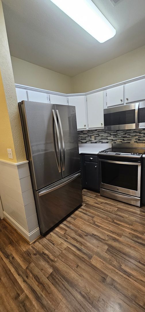 Building Photo - River Oaks Community