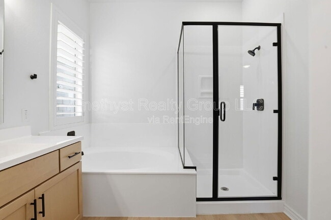 Building Photo - 15660 W Pershing St