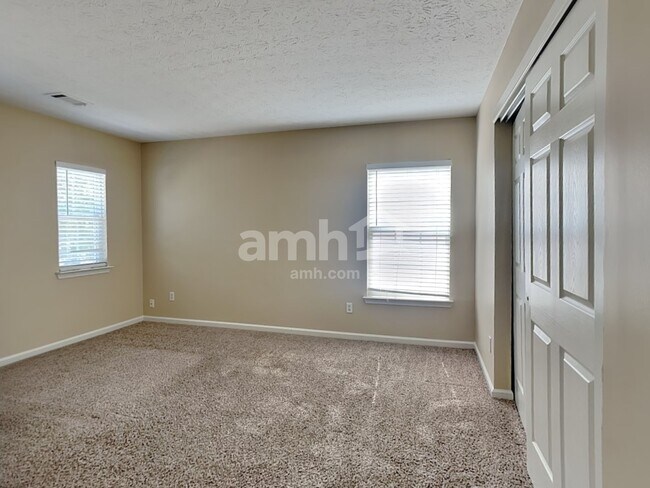 Building Photo - 574 Leaflet Ives Dr