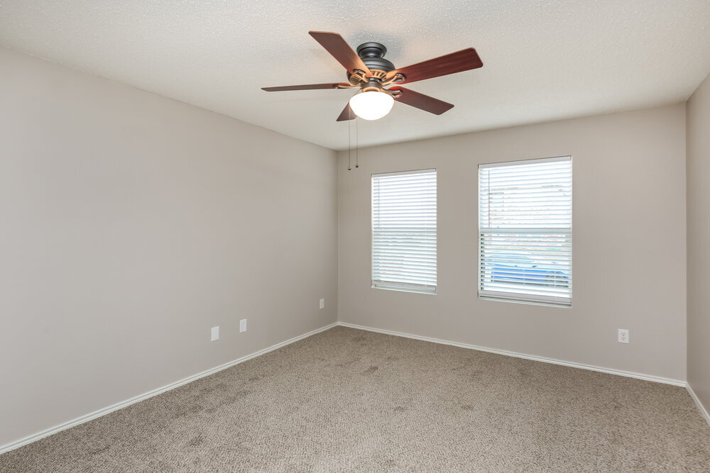 Building Photo - 565 Keble Dr