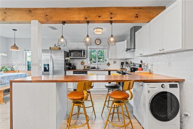 Building Photo - 2447 Wilson St