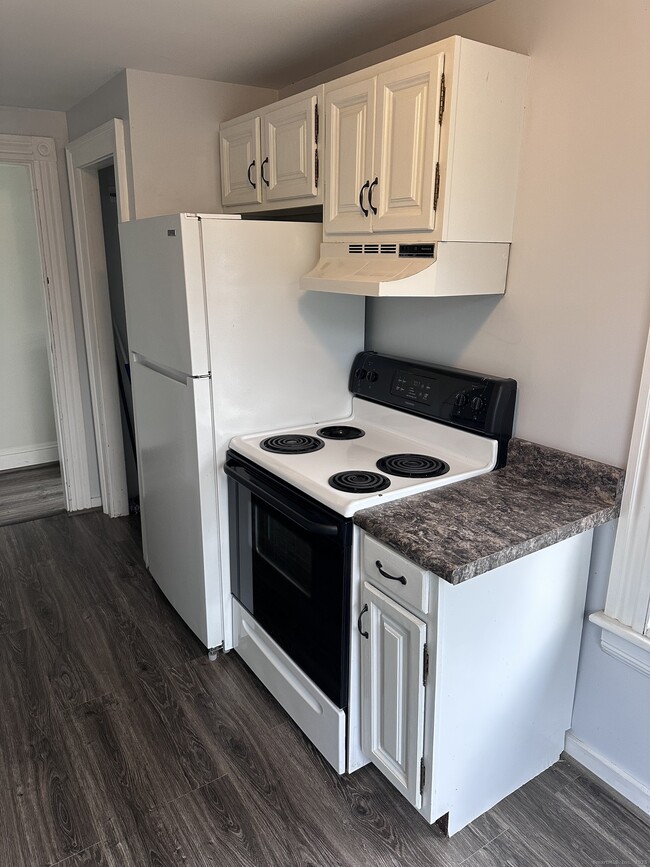 Primary Photo - 941 E Broadway