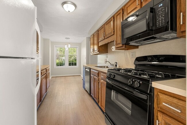 Building Photo - 290 Apache Way