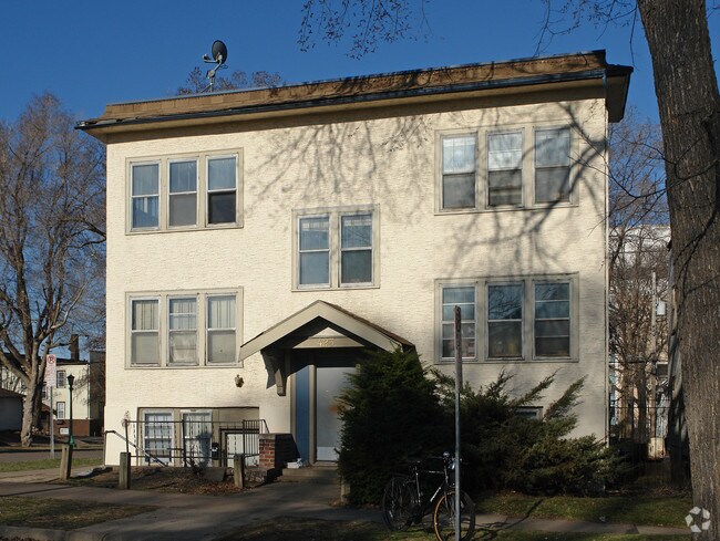 Building Photo - 423 Fry St