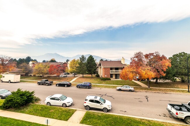 Building Photo - Remodeled 2B/2B East Boulder Apartment w/ ...