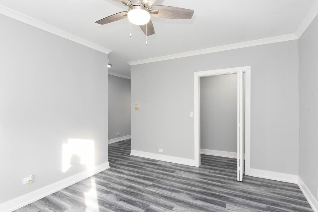 Building Photo - 3821 N Greenview Ave