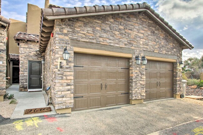 Building Photo - 6145 E Cave Creek Rd