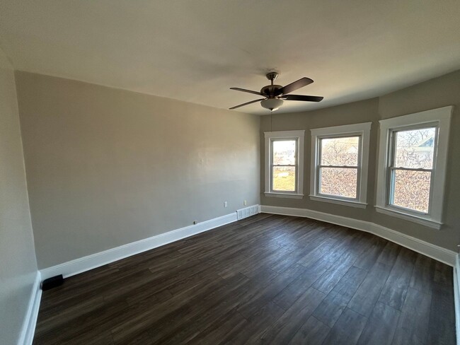 Building Photo - 3098 W 101st St