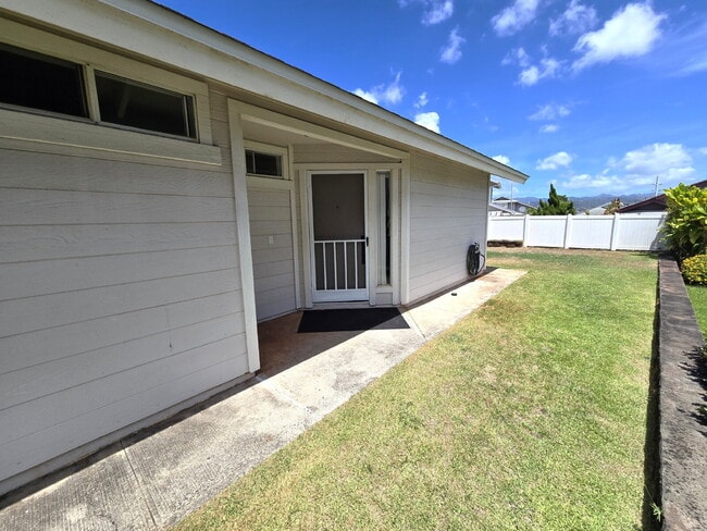 Building Photo - 2br/2bath Home with Garage in Waikele