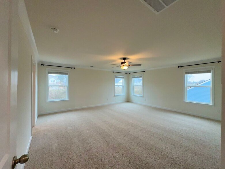 Building Photo - 10811 Upland Dr