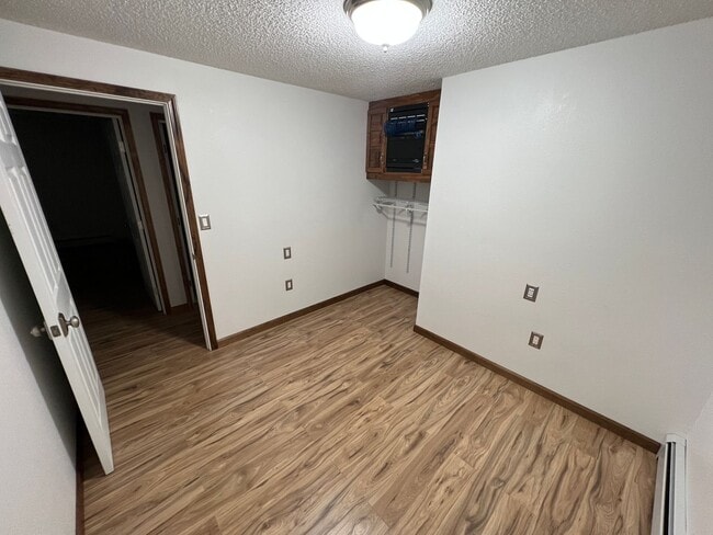 Building Photo - Century 21 Gold Rush- 3 bedroom, 1 bathroo...