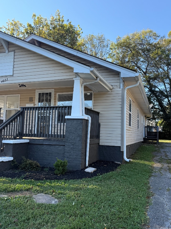 Building Photo - 4033 Porter Ave