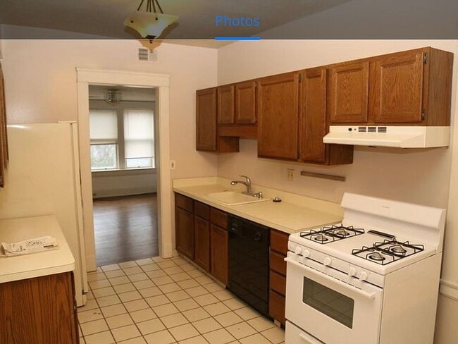 Building Photo - "Charming 2-Bedroom Retreat with Spacious Living in Cleveland Heights – 1243 Sq Ft of Comfort!"