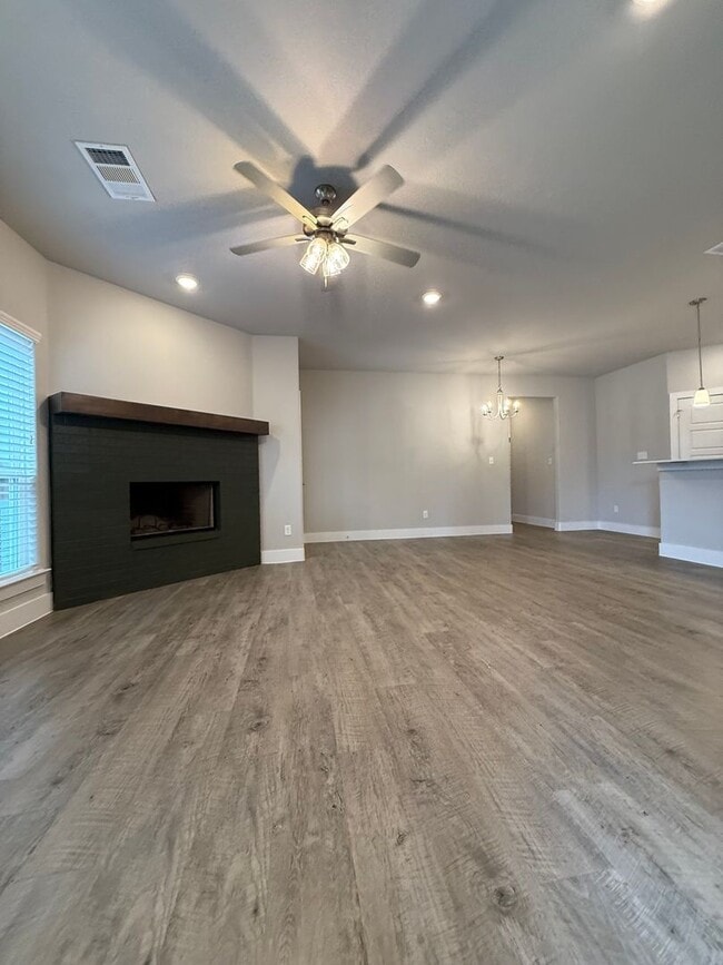 Building Photo - 3/2/2 GREAT NEIGHBORHOOD