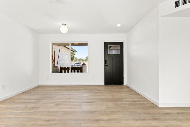 Building Photo - 6021 E Acoma Dr