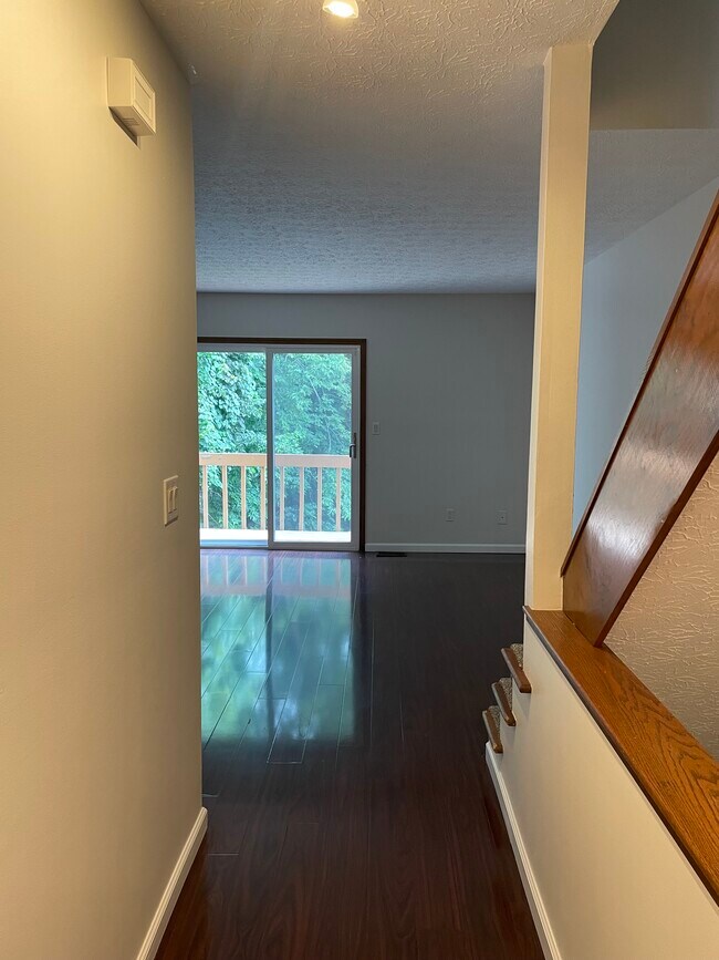 Building Photo - 3240 Brookview Way