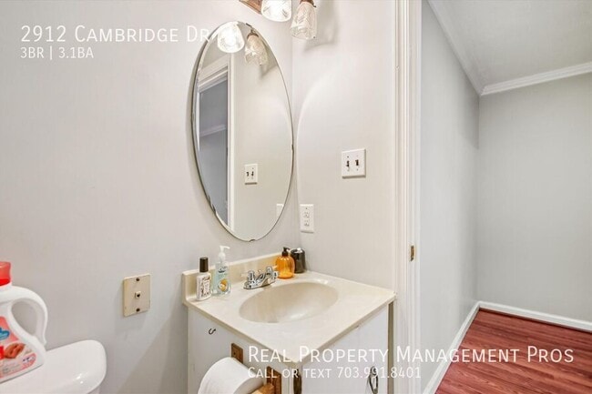 Building Photo - 2912 Cambridge Dr