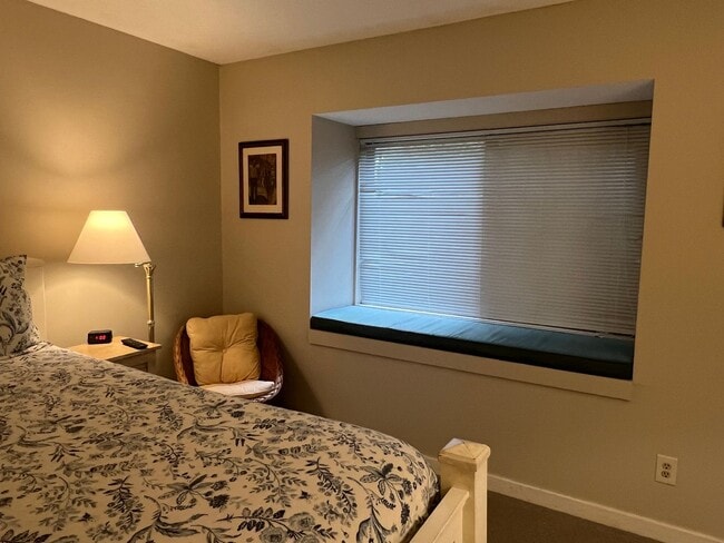 Building Photo - Unfurnished First Floor 3BR Condo in Sea P...