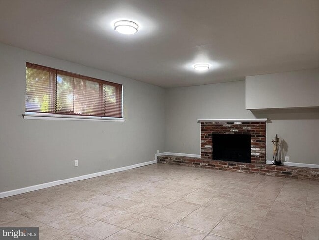 Building Photo - 9104 Hamilton Dr