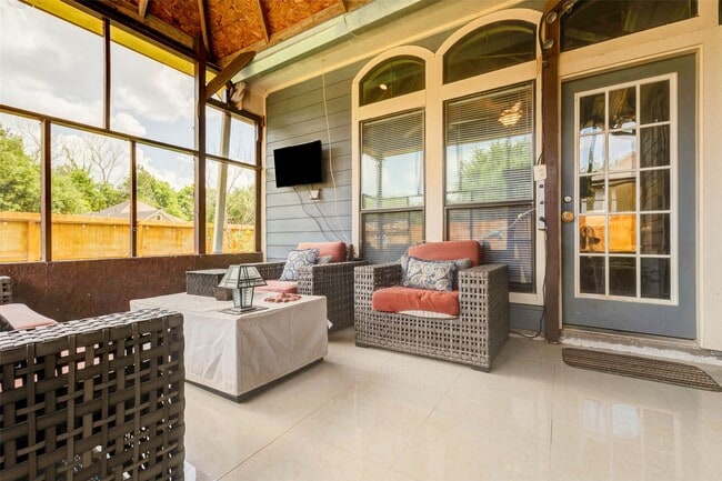 Building Photo - 940 Oak Lynn Dr