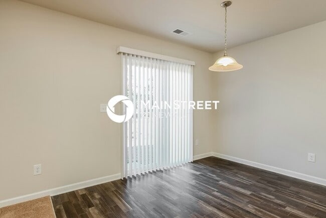 Building Photo - 3 Bedroom Pet-Friendly Home in Zebulon, NC with Main Street Renewal