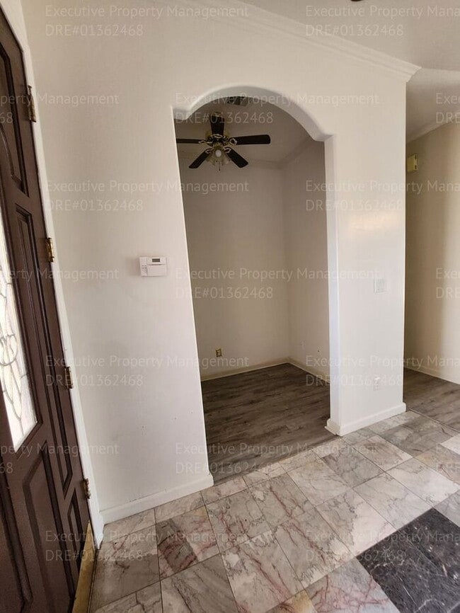 Building Photo - 4 bedroom 3 FULL bath/ 3 CAR Garage.. 2418...