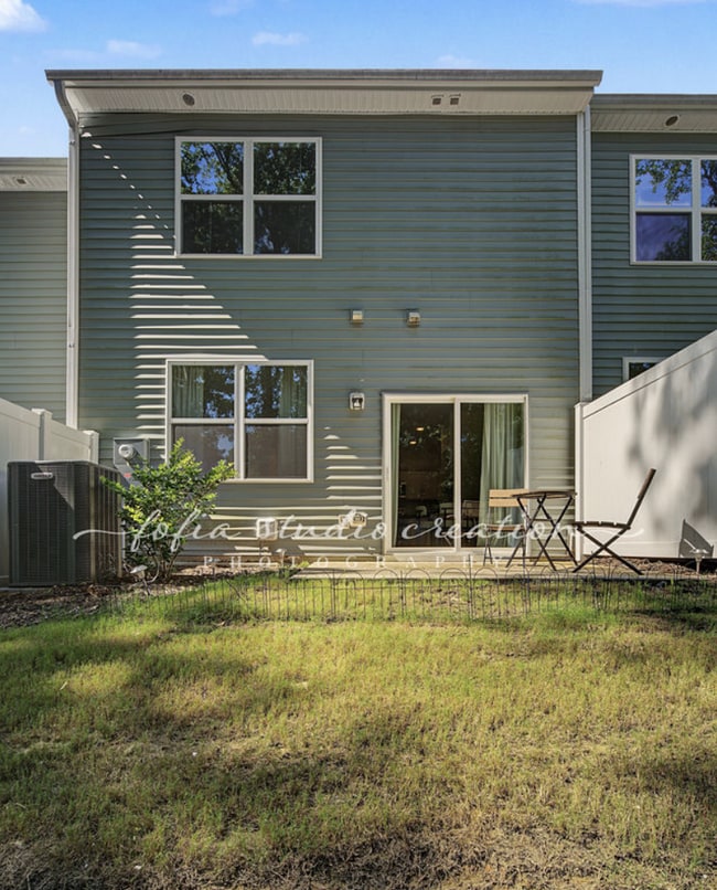 Building Photo - Furnished 3-Bed Townhouse in Durham