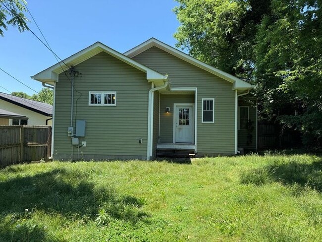 Building Photo - For Rent - Beautiful South Nashville House